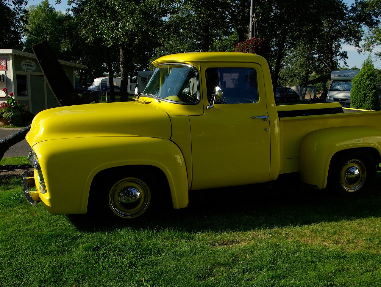 1950 ford F100 - Custom Yellow