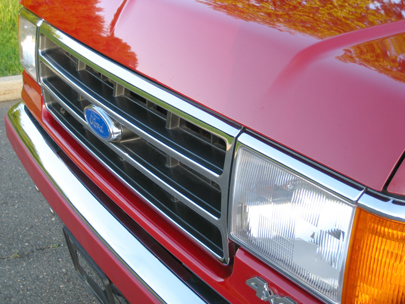 1990 Bricknose Ford Bronco front grille red
